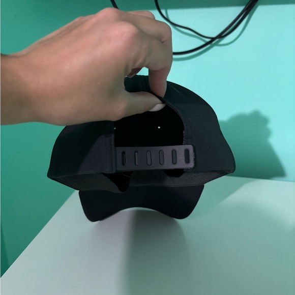 lululemon athletica Black Hat - perfect condition - Picture 3 of 3